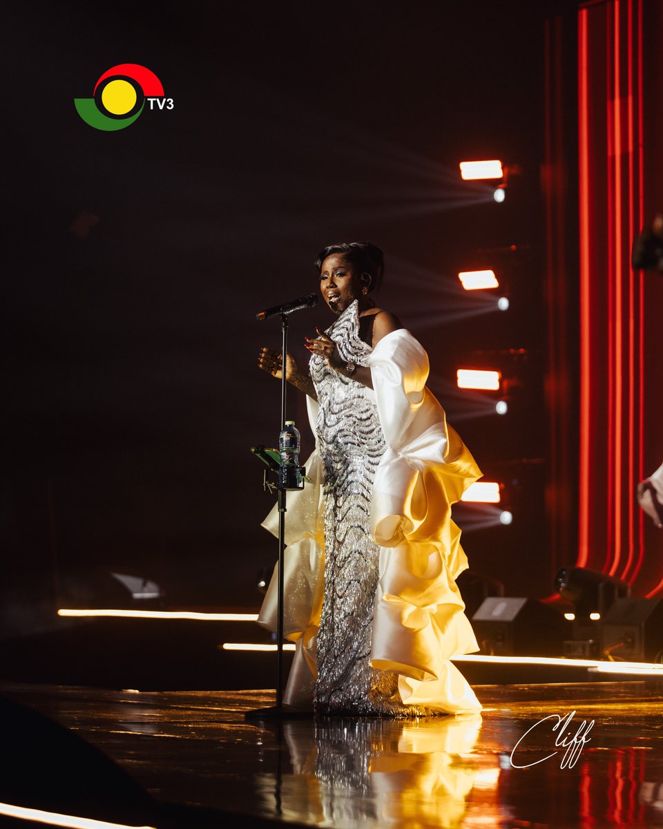 tv3_ghana's tweet photo. 📸 A truly divine performance from the Queen of Gospel @dianaahamilton . 👑

#27thTGMA #TV3GH https://t.co/GE1XtoG1qX