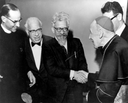 Adolfo82408944's tweet photo. La dos veces centenaria herejía modernista, fraguada en el Concilio Vaticano II, ha llevado a la catolicidad, a lo universal, al lodazal de lo mundanal. Desde hace 60 años, visita a cualquier enemigo; no para traerlo al redil de Cristo, sino para mancharse en pocilga ajena. https://t.co/w0JPNFsS73