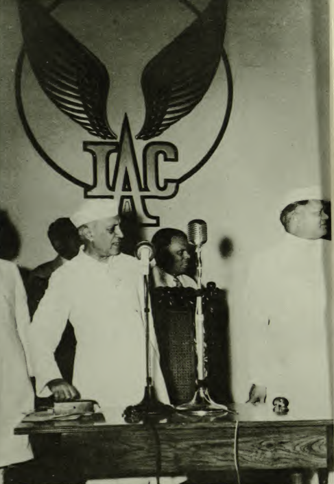 TheNehruBlog's tweet photo. Prime Minister Nehru inaugurating The Nationalized Airways System, Safdarjang Airport, New Delhi, 1 August 1953
#nehru #jawaharlalnehru #thenehrublog #indianaviation #aviation