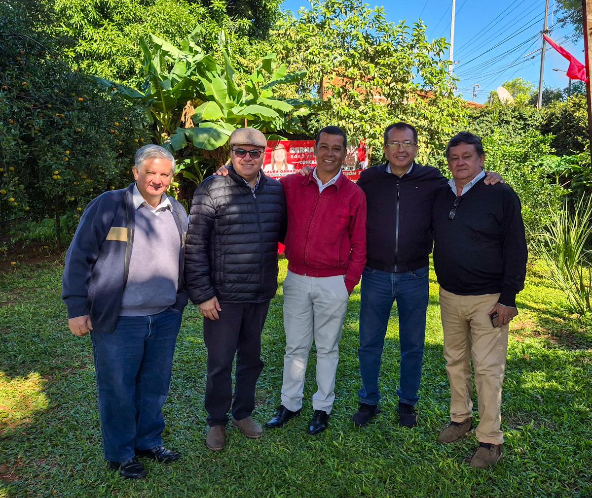 OsorioDerlis's tweet photo. El domingo, tuve el gusto de participar de una reunión con amigos y referentes del equipo político del Concejal Bernardo Sosa, en el domicilio de la familia Silvera, en el barrio San Blas de Capiatá.

Fue una excelente oportunidad para conversar, escuchar a la gente y seguir fortaleciendo este gran proyecto construido con trabajo, unidad y compromiso con nuestra comunidad.

Muchas gracias a todos los participantes acompañamiento de siempre. Seguimos adelante, cada vez más unidos.

#DerlisOsorioSenador 🇵🇾
