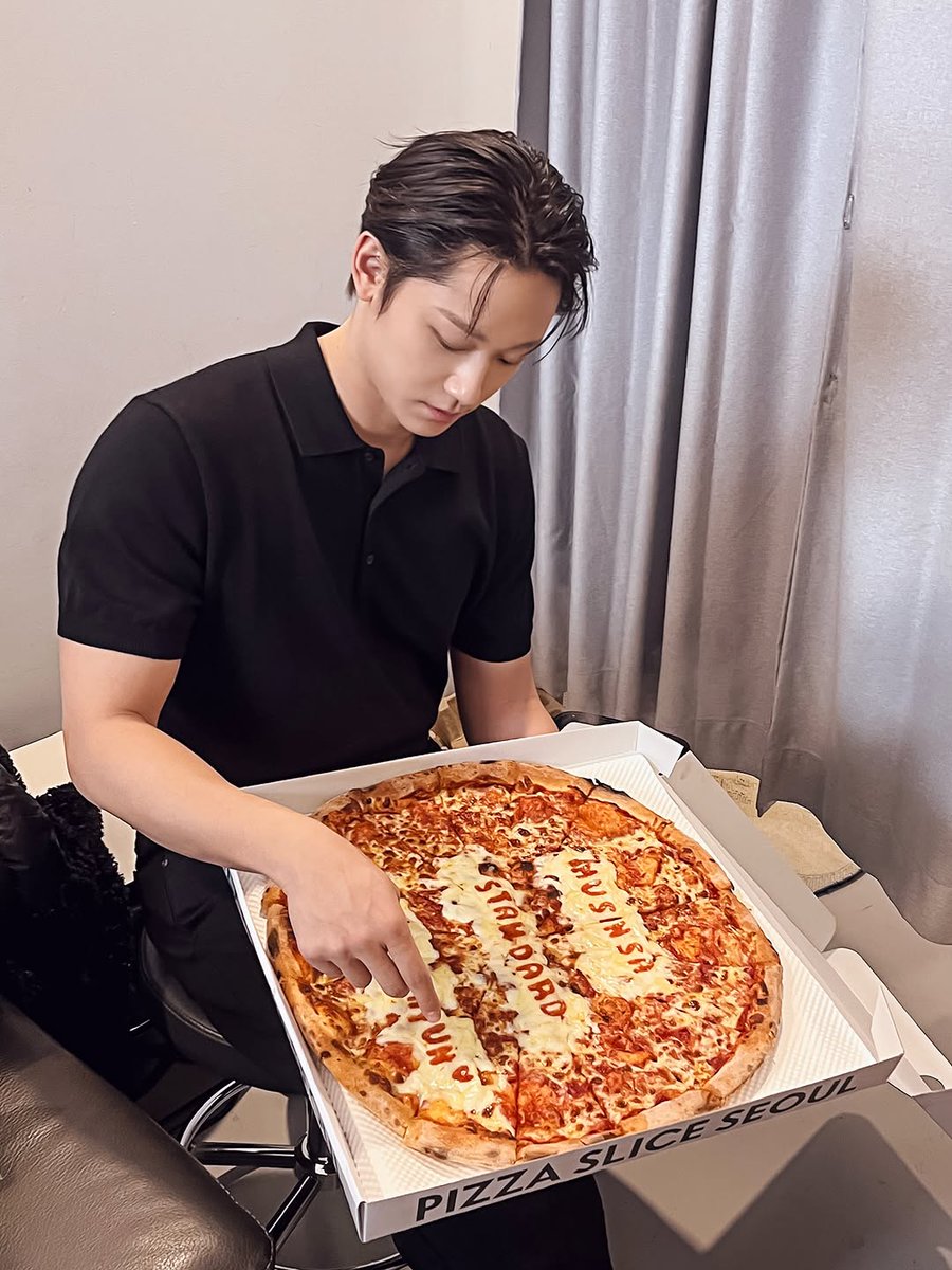Dohyu_'s tweet photo. Somebody add background music already. https://t.co/UawpnOwtKN