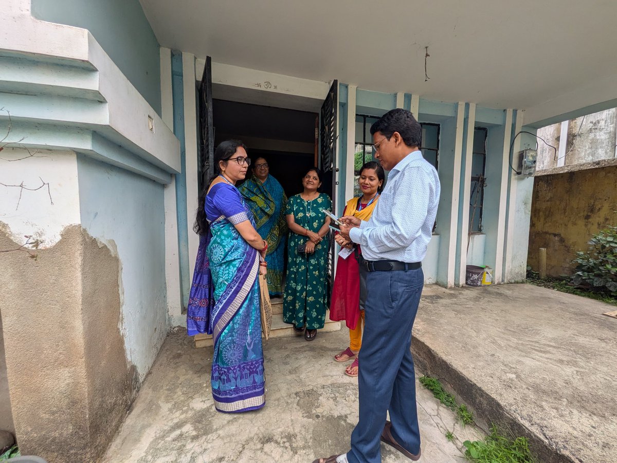DM_Mayurbhanj's tweet photo. The ADM-cum-District Census Officer, Mayurbhanj, along with the Deputy District Census Officer &amp; the District In-Charge Census Officer from DCO, Bhubaneswar, inspected the ongoing Census activities in different Charges to review the progress of enumeration activities

#Mayurbhanj https://t.co/NY2Tgd4ulD