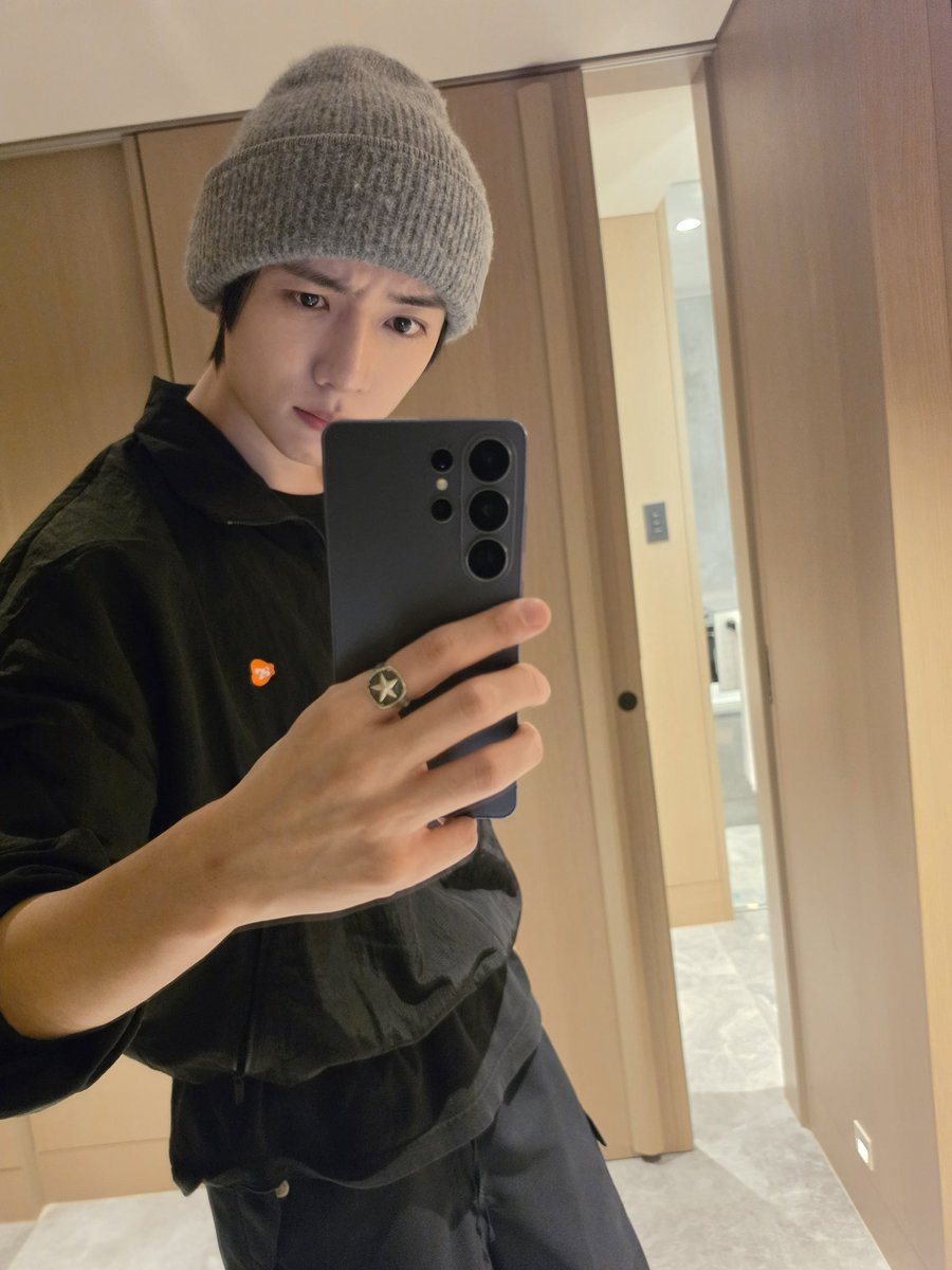 하루 tweet media