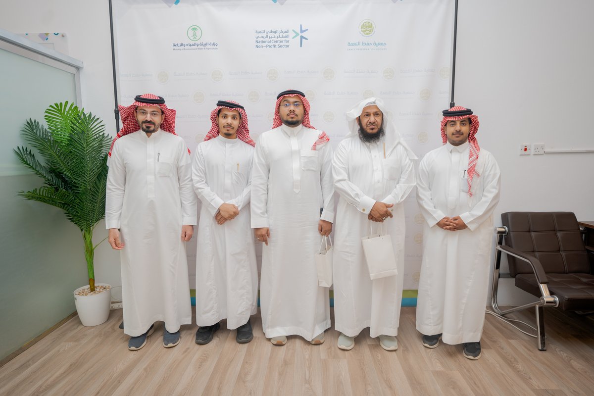 ekram_fb's tweet photo. زار رئيس مجلس إدارة الجمعية الدكتور أحمد بن حربي المطرفي يرافقه عدد من المسؤولين، جمعية حفظ النعمة بمنطقة الجوف، واطّلعوا على الجهود والمشاريع المقدمة، وبحثوا سبل تعزيز التعاون وتمكين جمعية حفظ النعمة بالجوف للقيام بأعمالها في المنطقة بما يسهم في تعظيم الأثر وتحقيق الاستدامة https://t.co/2BV3qJWc5o