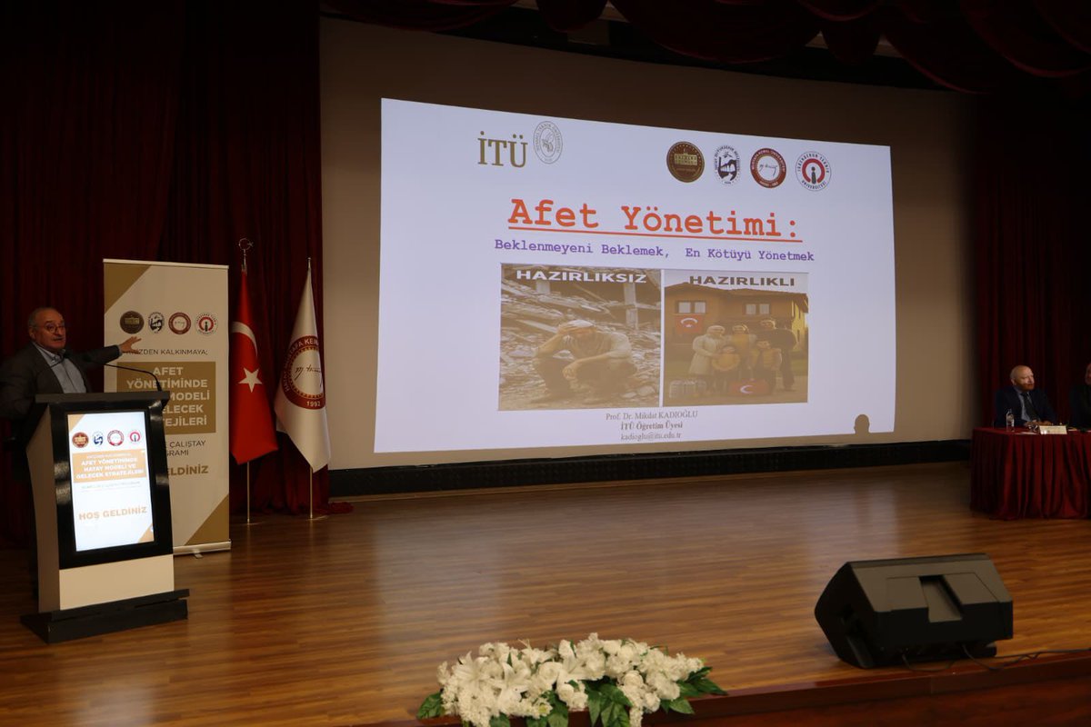 HatayValiligi's tweet photo. 📌 Valiliğimizin koordinasyonunda; Hatay Büyükşehir Belediyesi, Hatay Mustafa Kemal Üniversitesi ve İskenderun Teknik Üniversitesi iş birliğiyle düzenlenen “Krizden Kalkınmaya; Afet Yönetiminde Hatay Modeli ve Gelecek Stratejileri Panel ve Çalıştay Programı” kapsamında Açılış Paneli gerçekleştirildi.

📌 İ.Ü. Öğretim Üyesi ve TÜDAV Başkanı Prof. Dr. Bayram ÖZTÜRK moderatörlüğünde gerçekleştirilen “Türkiye’de Deprem Olgusu, Hatay’ın Sismik Geçmişi ve 6 Şubat’ın Etkileri” başlıklı panelde; Cumhurbaşkanlığı Yerel Yönetim ve Afet Politikaları Kurulu Üyesi Prof. Dr. Şükrü ERSOY, İTÜ Öğretim Üyesi Prof. Dr. Mikdat KADIOĞLU, Prof. Dr. Süleyman PAMPAL ve Afet Risklerini Azaltma ve Önleme Dairesi Başkanı Abdulkadir TEZCAN tarafından sunumlar gerçekleştirildi.

📌 Oturumda; Hatay’ımızın Türkiye depremselliği içerisindeki yeri ve önemi, afet yönetimi olgusu, son depremler ışığında ilimizin deprem tehlikesi ve riskleri ile deprem gerçeğine yönelik risk azaltma yaklaşımları ele alınarak, afetlere karşı hazırlıklı ve dirençli şehirleşme anlayışı doğrultusunda yürütülmesi gereken çalışmalar değerlendirildi.

#KrizdenKalkınmayaHatay
#AfetteHatayModeli
#HatayValiliği