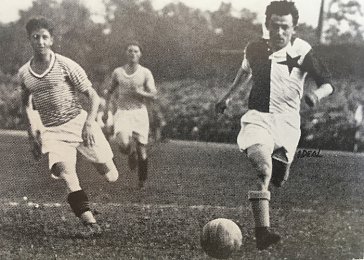 slaviaOTD's tweet photo. 16. května 1907 se narodil Antonín Puč. Legendární slávista, střelec především „významných“ gólů slávistických i reprezentačních dějin. Historicky první 🇨🇿fotbalista, který ve finále MS vstřelil gól. V ❤️🤍dresu hrál v letech 1925-1938 a oslavil 7🏆. Puč zemřel 18. dubna 1988. https://t.co/uIsGuiW92N
