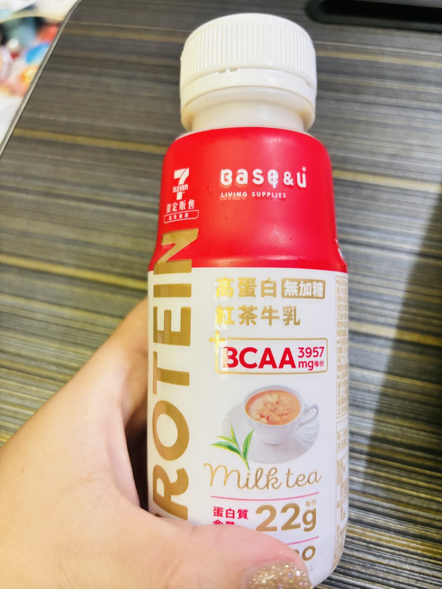 goaway520's tweet photo. 開心的時候就要喝一瓶😁😁 https://t.co/oEc1lzqBLI