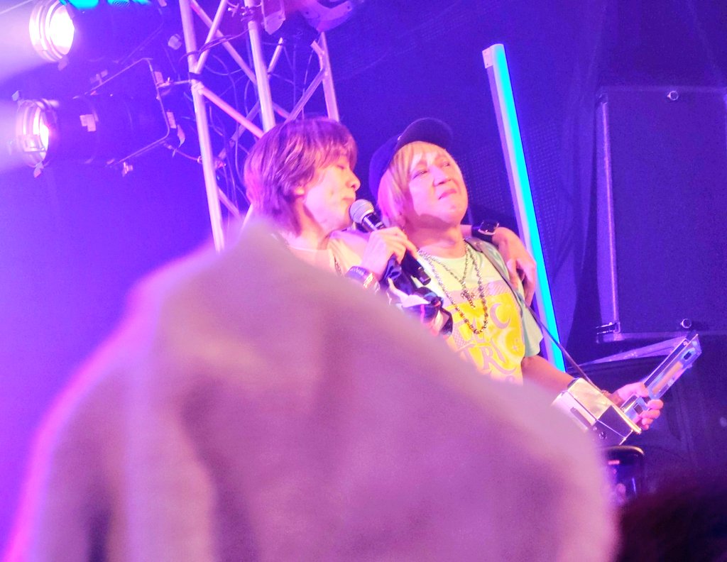 EN☆新潟♪
スマホが勝手にシャッター押してくれたシリーズ②😂💕
 
ヒロと大ちゃん🥰✨

2枚目3枚目⋯なぜそこ？😂🎶
しかも上手のみ💨

#エレナイネタバレ26