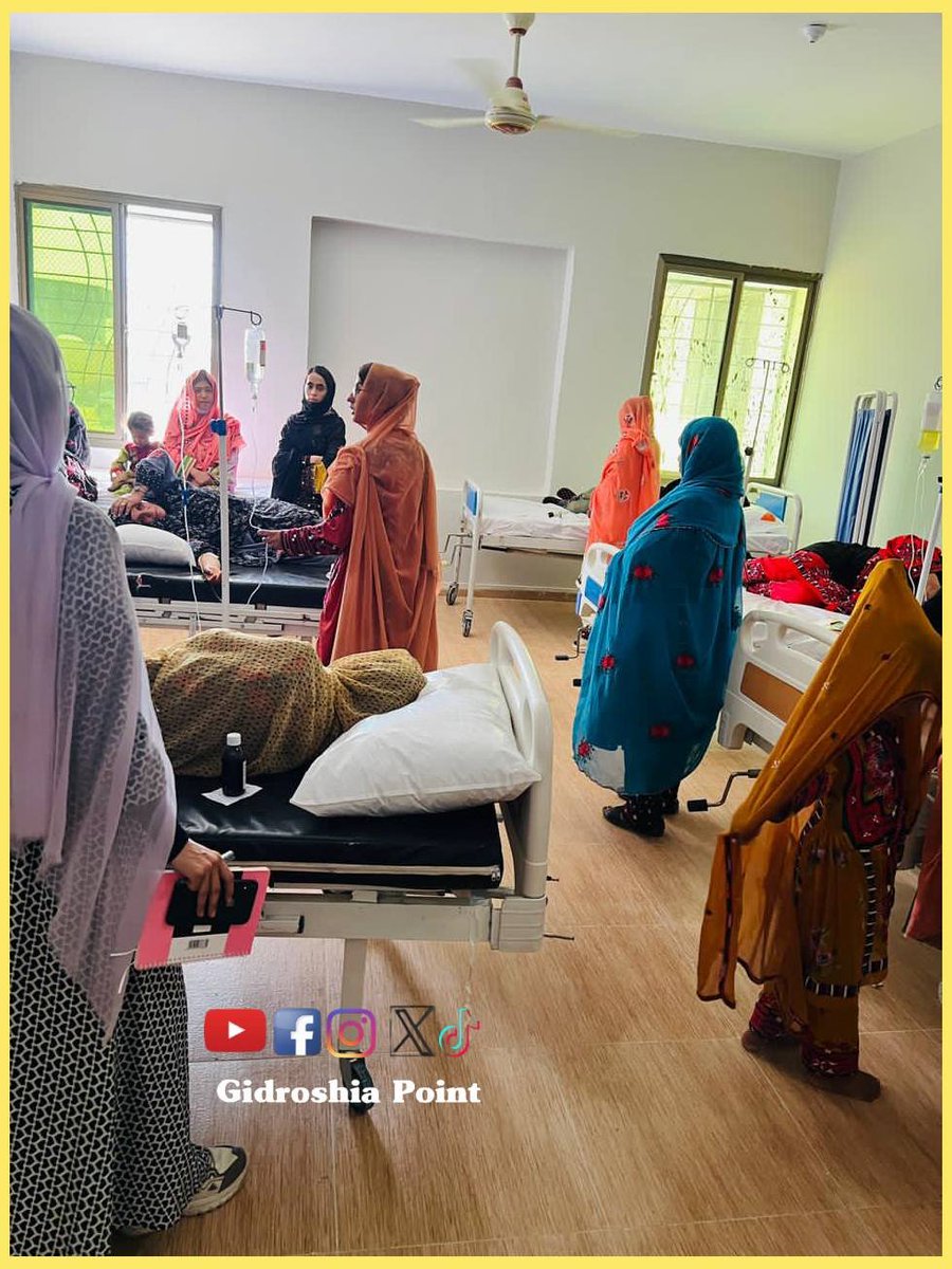 Mahnoor_Haider2's tweet photo. صوبائی وزیر منصوبہ بندی و ترقیات بلوچستان میر ظہور احمد بلیدی کی کوششوں سے غلام فاروق میموریل ہسپتال بلیدہ باقاعدہ طور پر فعال ہوگیا
 جہاں عوام کو طبی سہولیات کی فراہمی کا آغاز کر دیا گیا ہے۔ اسپتال ذرائع کے مطابق ہسپتال فی الحال آر ایچ سی میناز کی عمارت میں اپنی خدمات انجام دے رہا ہے جبکہ نئی عمارت کی تعمیر کا کام تیزی سے جاری ہے جو جلد مکمل ہونے کی توقع ہے۔ ہسپتال کیلئے ڈاکٹرز، پیرامیڈیکل اسٹاف اور دیگر عملے کی تقرری بھی مکمل کر دی گئی ہے۔ ابتدائی دنوں میں ہی ہسپتال میں مریضوں کا غیر معمولی رش دیکھنے میں آیا، جہاں صرف جمعہ اور پیر کے روز چار سو سے زائد مریضوں کا او پی ڈی میں معائنہ کیا گیا۔ اس سے علاقے میں معیاری طبی سہولیات کی ضرورت اور عوامی اعتماد کا واضح اظہار ہوتا ہے۔ عوامی، سیاسی اور سماجی حلقوں نے غلام فاروق میموریل ہسپتال کے قیام اور طبی خدمات کے آغاز کو بلیدہ اور گردونواح کے عوام کیلئے ایک اہم پیش رفت قرار دیتے ہوئے خوشی اور اطمینان کا اظہار کیا ہے۔ ان کا کہنا تھا کہ ہسپتال فعال ہونے سے مقامی مریضوں کو علاج کی غرض سے دور دراز شہروں کا رخ نہیں کرنا پڑے گا، جس سے نہ صرف وقت بلکہ اخراجات میں بھی نمایاں کمی آئے گی۔ عوامی حلقوں نے وزیر اعلیٰ بلوچستان، صوبائی وزیر پی اینڈ ڈی میر ظہور احمد بلیدی، وزیر صحت اور متعلقہ حکام سے مطالبہ کیا ہے کہ ہسپتال میں ادویات، جدید طبی آلات اور مزید ماہر ڈاکٹروں کی فراہمی کو یقینی بنایا جائے تاکہ عوام کو مکمل اور معیاری طبی سہولیات میسر ہو
@ZahoorBuledi