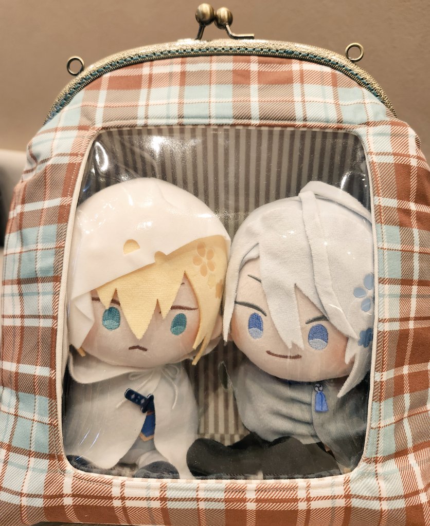 ちゃんと座ってまどから外を眺めてる二振りがかわいらしいです