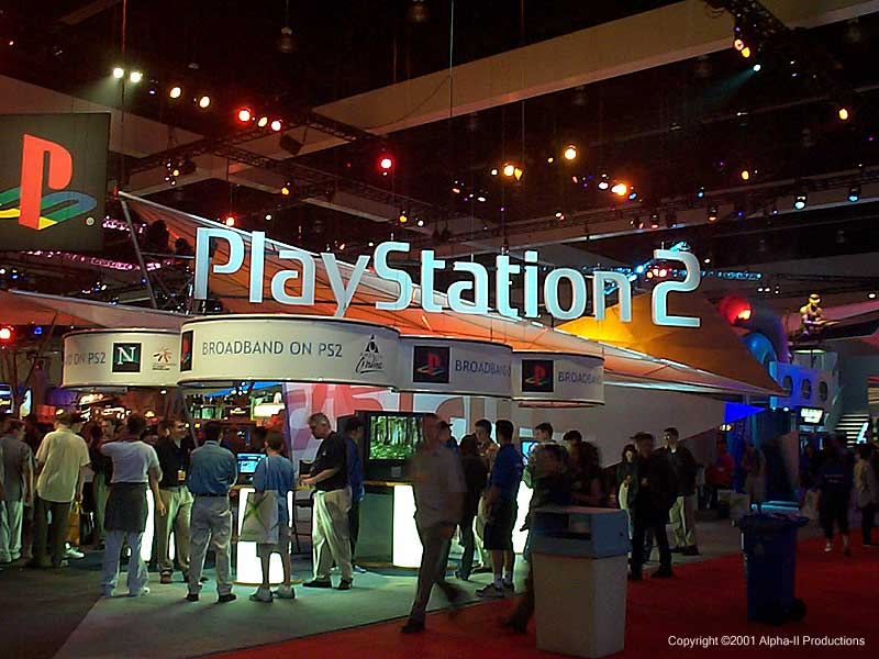VideoGameHstry's tweet photo. PlayStation E3 booth (2001) https://t.co/N9vQDWgBPh