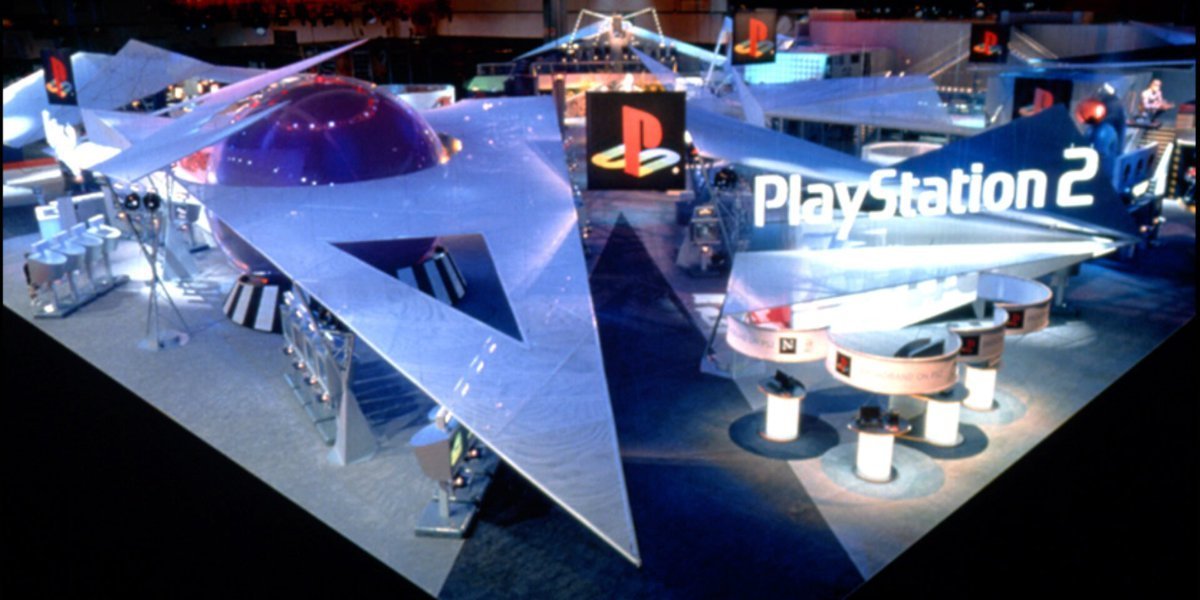 VideoGameHstry's tweet photo. PlayStation E3 booth (2001) https://t.co/N9vQDWgBPh