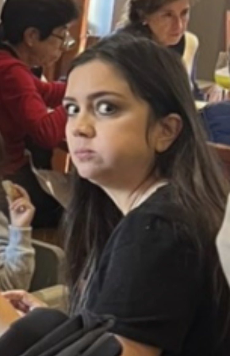 Cuando te cachan en la tienda Cartier pagando con puro cash.