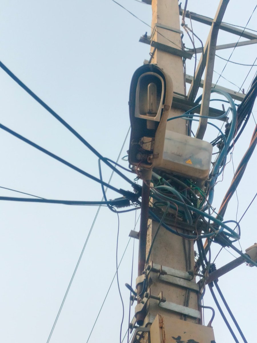 OfficialDmehta's tweet photo. Street Light Not Working @tatapower_ddl https://t.co/hY0T0QZVL1