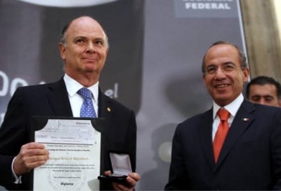 Fecal <a href="/FelipeCalderon/">Felipe Calderón 🇲🇽🇺🇦</a> además de proteger narcos también protegió pedófilos <a href="/EnriqueKrauze/">Enrique Krauze</a> 🤮
