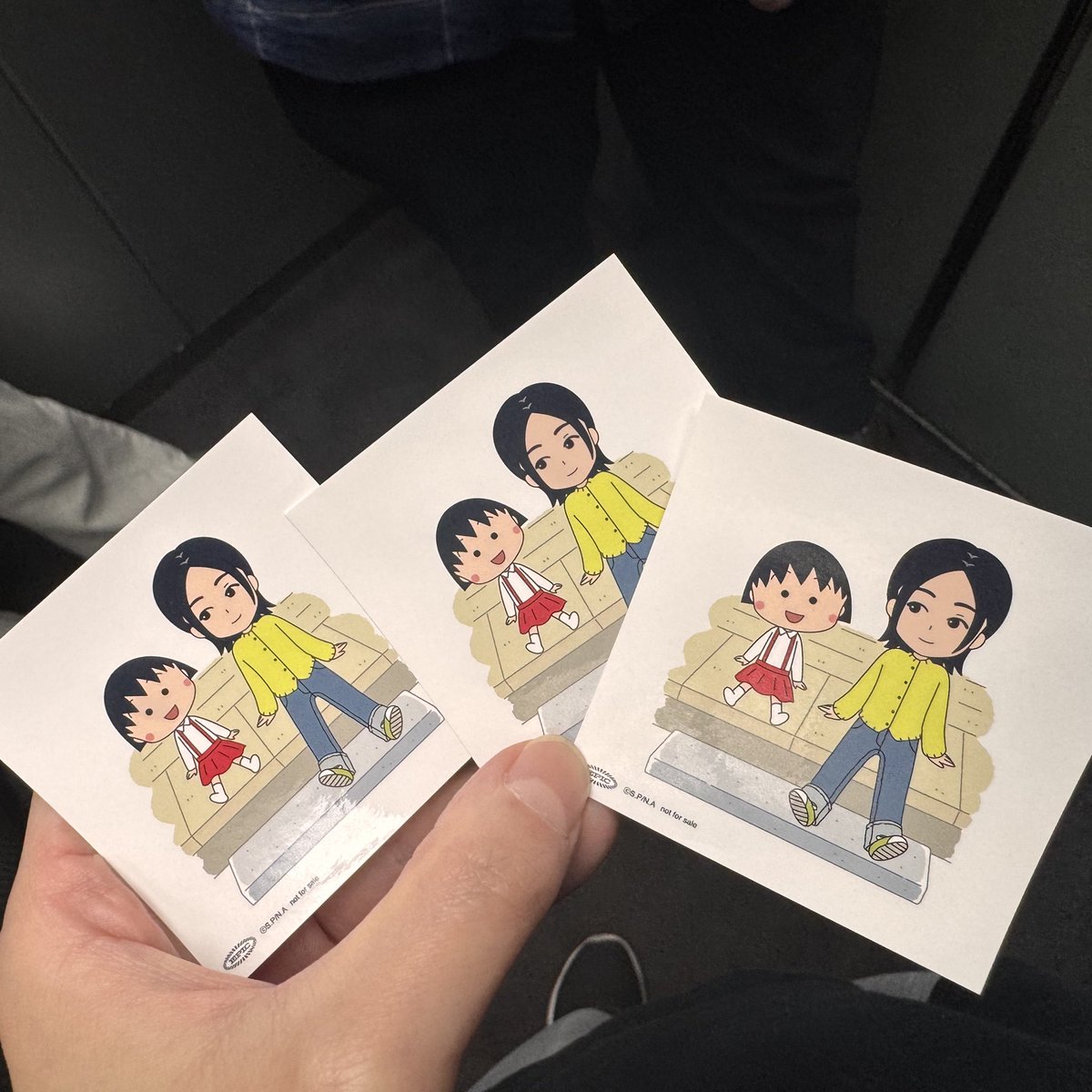 友達に付き合ってもらい、まるちゃん×宇多田さんステッカー3枚ゲット