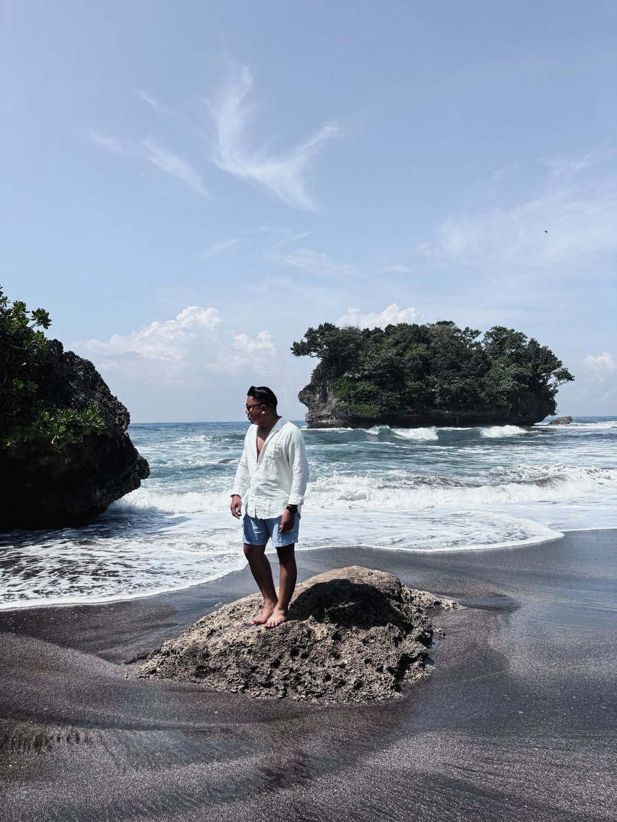 Pantai aja deh