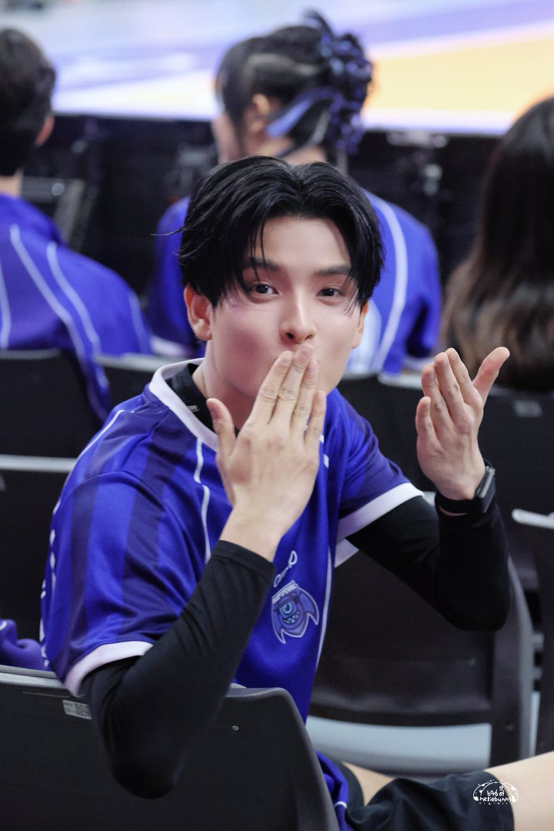 เนลี่🦖◞♡ tweet media