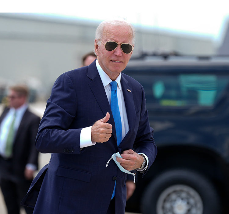 rick_skeeter's tweet photo. Former president Joe Biden has arrived for Preakness week festivities with handlers keeping close. He was a little confused when I asked who he has winning the race. @FanDuelMatt https://t.co/BWdVveHQEX