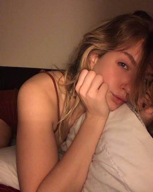 Stellasmit27752's tweet photo. Good morning and happy Monday 😘 https://t.co/3esCmRW2Za