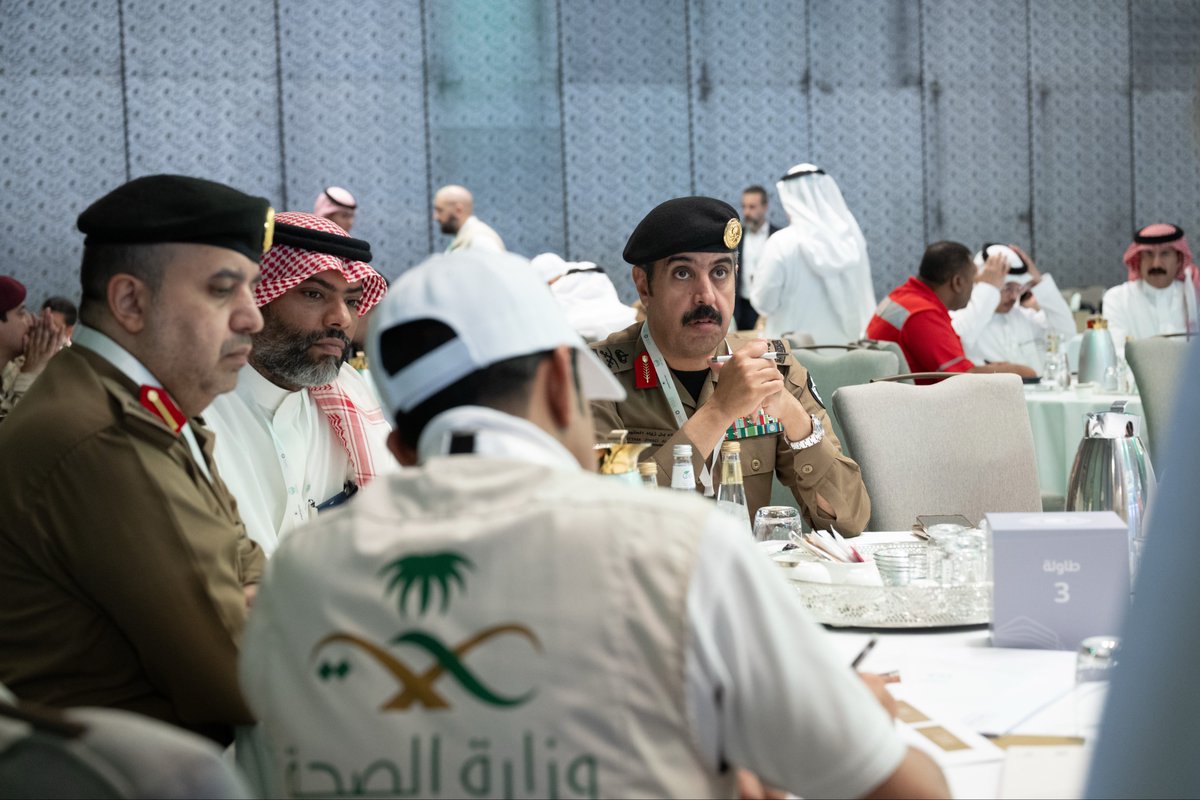makkahregion's tweet photo. بتوجيه من أمير منطقة مكة المكرمة رئيس اللجنة الدائمة للحج والعمرة، صاحب السمو الملكي الأمير #خالد_الفيصل، ومتابعة نائبه صاحب السمو الملكي الأمير #سعود_بن_مشعل_بن_عبدالعزيز، نظم مكتب إدارة مشاريع الحج ببرنامج خدمة ضيوف الرحمن ورشة عمل "القادة الميدانيين لموسم حج 1447هـ"، لتعزيز التكامل والمواءمة بين القيادات الميدانية، ورفع كفاءة التنسيق والتواصل المباشر بين الجهات ذات العلاقة، وتسريع معالجة التحديات التشغيلية، وتحقيق أعلى مستويات الجاهزية والتكامل في خدمة حجاج بيت الله الحرام.