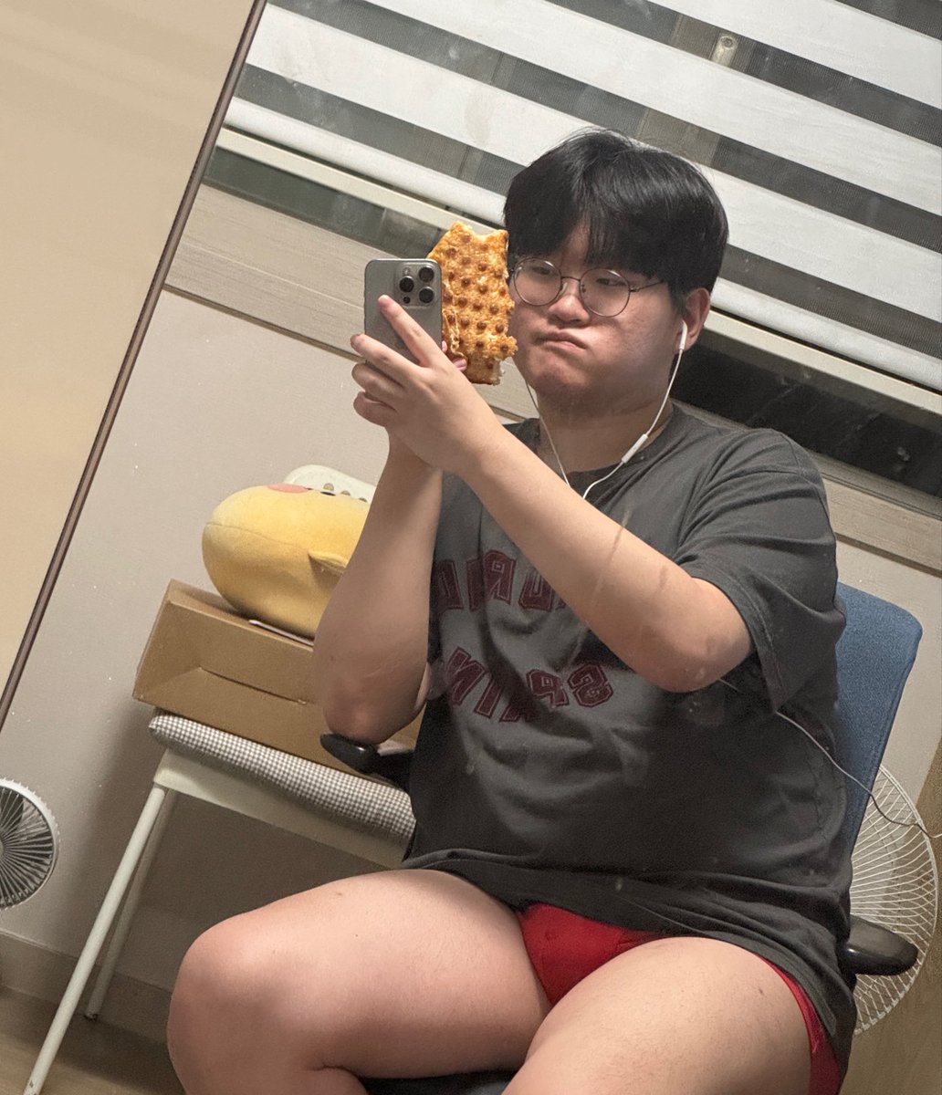 범범 tweet media