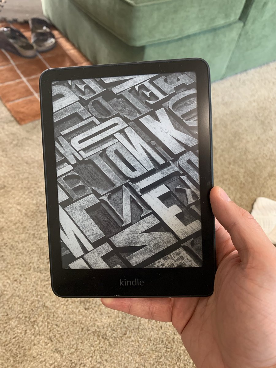 gtbunt's tweet photo. I shoulda bought a kindle for a loooong time ago. It’s so much better.

Get a pop socket for it too. https://t.co/oEiqKDAV1U