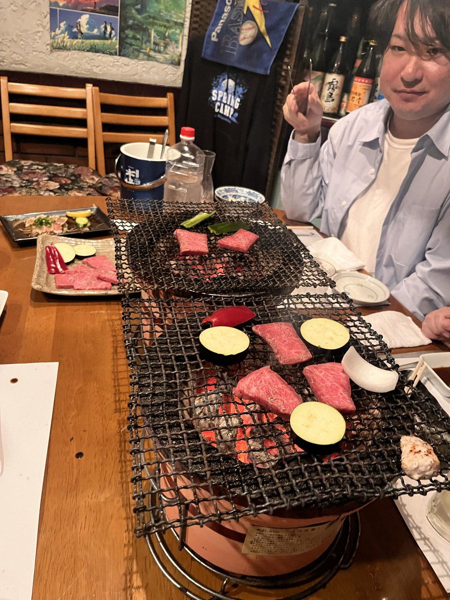 sos036jp's tweet photo. 晩御飯食べに夜の繁華街
地鶏、宮崎牛美味しい😋 https://t.co/OPdaj6aosW