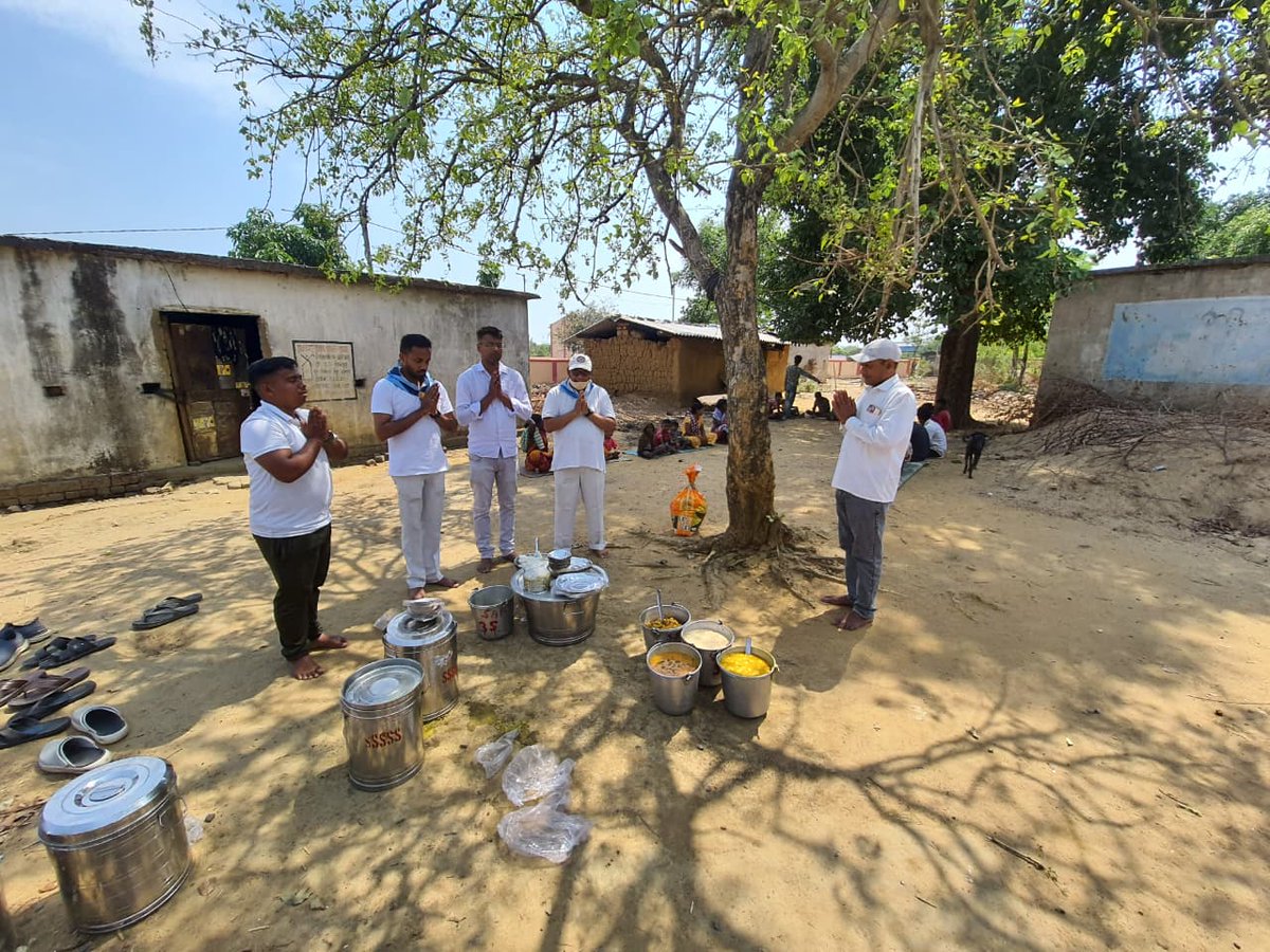 sathyasaiodisha's tweet photo. Loving Sairam..
With the blessings of Sri Sathya Sai Baba, the Sevadals of Sambalpur Samithi, Sambalpur District, lovingly organized a Narayan Seva Programme at Bishalkhinda Village on 09.05.2026.
#narayanseva
#Sambalpur
-Media Team https://t.co/4Kb265fK7P