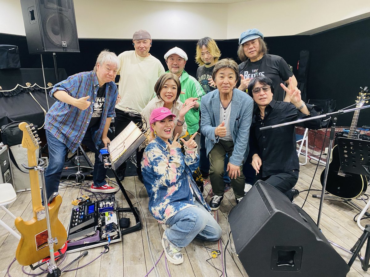 SamuraiMusicPJ's tweet photo. SONG FILE LIVE の初回リハが終了！
久しぶりに会ったSWINGING 1984のメンバーみんなの息もピッタリ👌

「真夜中のドア」他
シティ・ポップのナンバー
夏を彩るヒットソング、そして
最新リリースのOMEGA TRIBE MODE から
インストナンバーや初公開の曲まで！

詳細👇
https://t.co/JzRfh6obxd https://t.co/ZNkeOINyXw