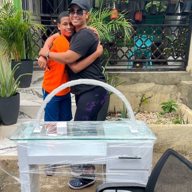 OutreachAid's tweet photo. A mother of six. A new beginning.

Through OAA’s Business in a Box initiative, Yajaira launched her own home-based business and is building greater stability for her family in the Dominican Republic.

When a woman is empowered, an entire family benefits. https://t.co/fJZsWeLybz