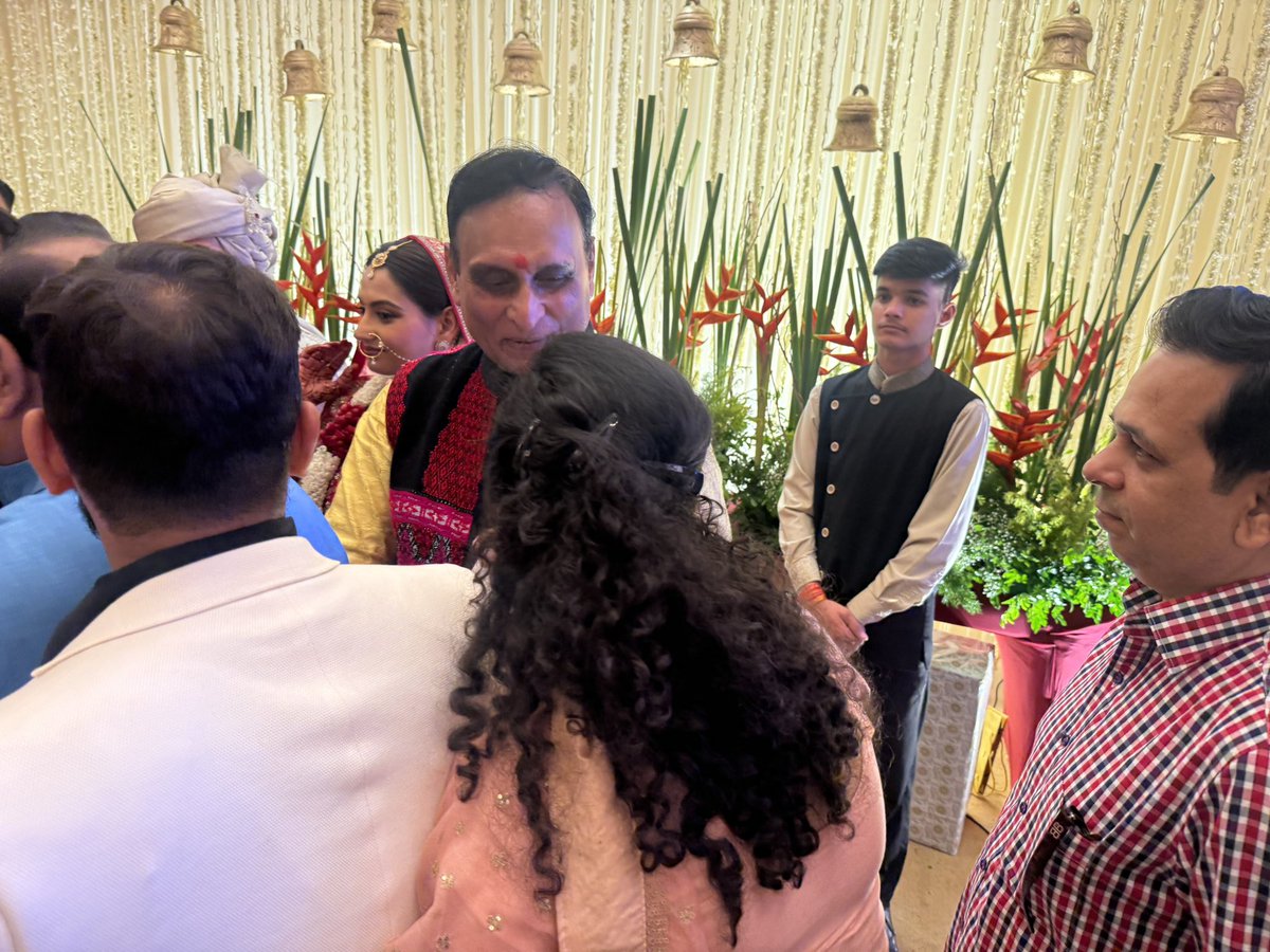 Attended the wedding ceremony of Dr. Nayan, daughter of former MP Prof. <a href="/RakeshSinha01/">Prof Rakesh Sinha</a> Ji, and Dr. Yogesh in New Delhi today.

Wishing the newlywed couple a lifetime of happiness, togetherness, and a blessed journey ahead ❤️❤️