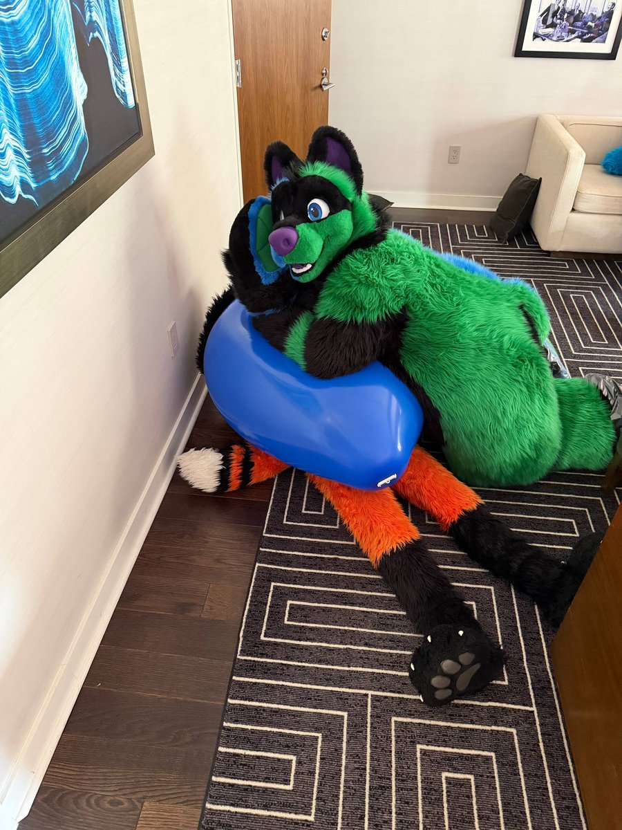 Squeaky Candy Wuff 🎈 tweet media