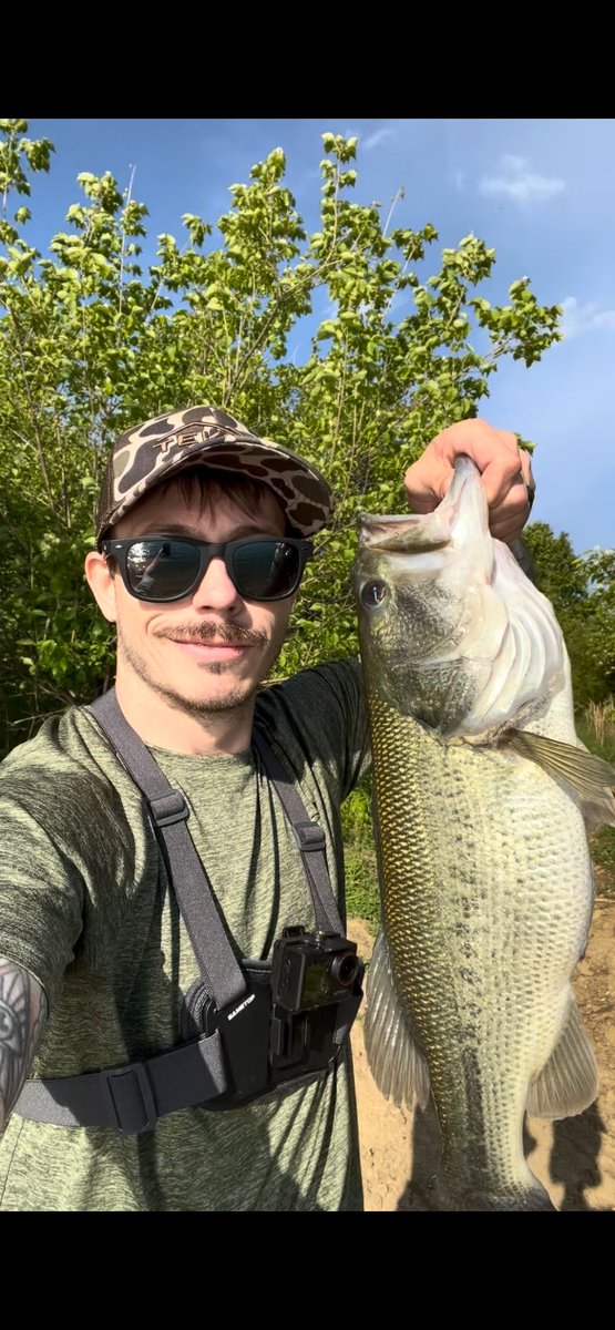 HeartlandStrike's tweet photo. 4.8 pounds of pure attitude 🎣🔥
Caught this tank on a spinner with a fluke trailer and I’m still hyped about it 😂
Definitely a new confidence setup.
#BassFishing #LargemouthBass #PB #Fishing #BassAttack #RiverFishing #FishingLife #HeartlandStrikeCo https://t.co/9dli6L9WWo
