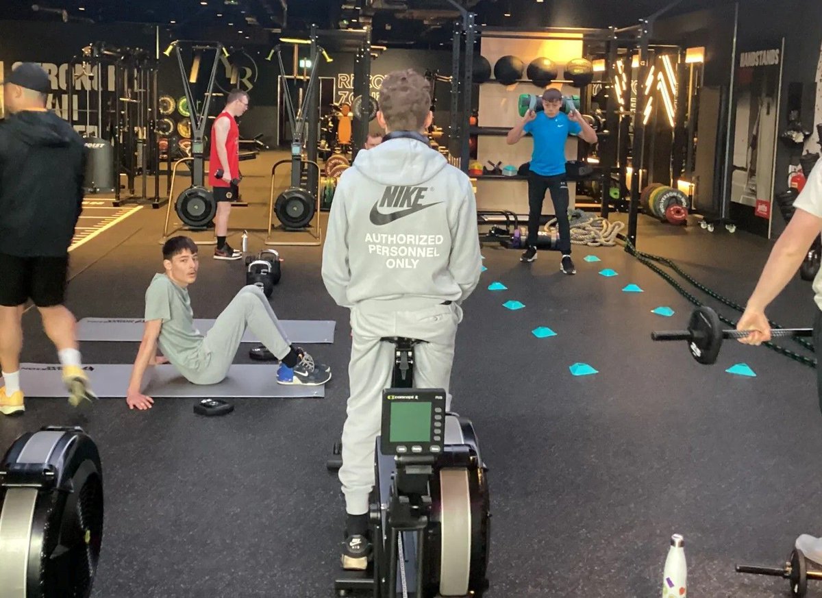 PrimitasLP's tweet photo. Students from Queen’s Croft High School have been enjoying a six-week fitness programme at Jetts Gym as part of developing their sports and community experience....
https://t.co/lwGnHzq2Dh https://t.co/cpkpoaW6cl