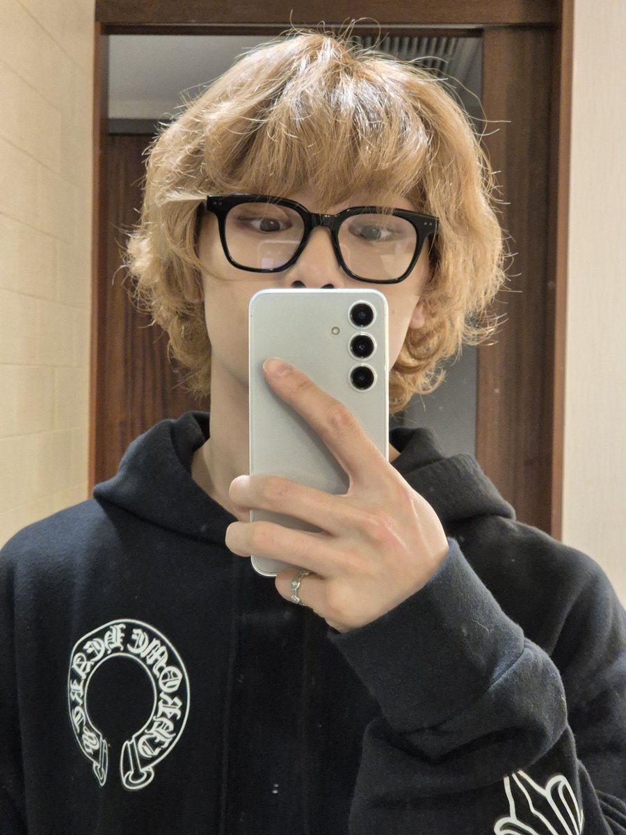 예니 tweet media