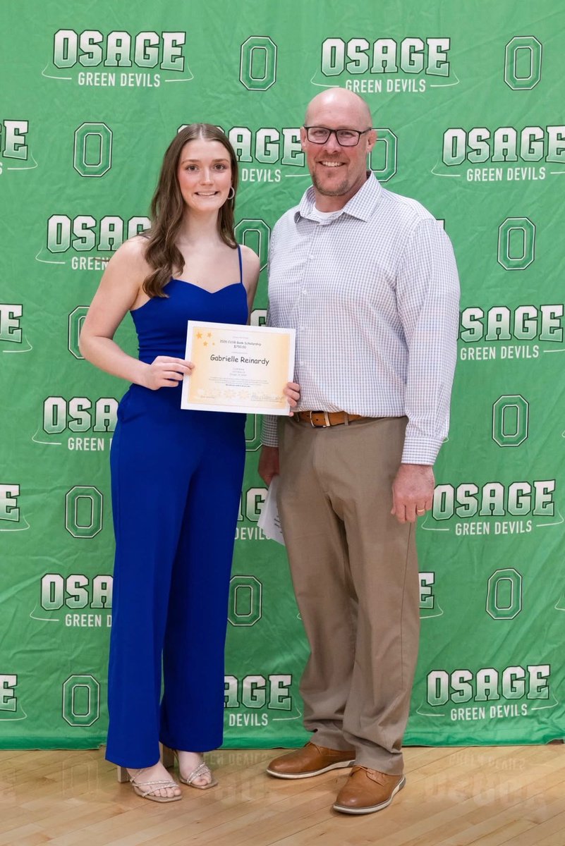 CUSBank's tweet photo. Celebrating a big achievement🎓

Congrats to Gabrielle, Osage Community School student, on earning the CUSB Scholarship! Best of luck to you on your future endeavors.

Award presented by Agribusiness Loan Officer in Osage, Josh Dodd. https://t.co/wgZBNKpSnC