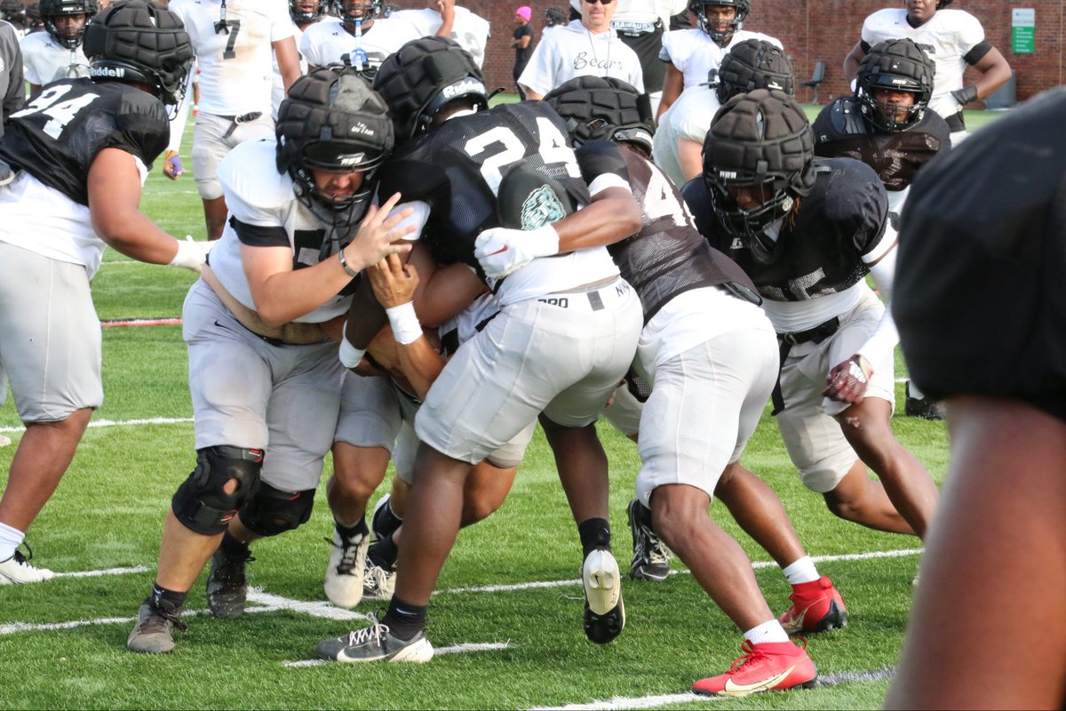 BearRayjackson's tweet photo. Bear Hunt 🐻⬇️
Pics will be online after Scrimmage! 
@HocoAthletics
@CoachEdwards10 
@BearDownHOCO https://t.co/hZZQc0wWtl