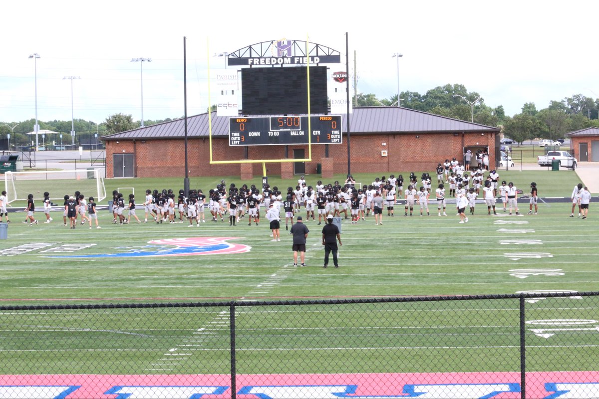 BearRayjackson's tweet photo. Bear Hunt 🐻⬇️
Pics will be online after Scrimmage! 
@HocoAthletics
@CoachEdwards10 
@BearDownHOCO https://t.co/hZZQc0wWtl