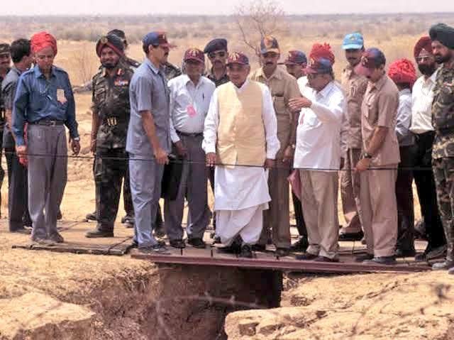 Manishmisar's tweet photo. आज ही के दिन 11 मई, 1998 को पूर्व प्रधानमंत्री व भारत रत्न स्व. अटल बिहारी वाजपेयी जी के सशक्त नेतृत्व वाली सरकार ने पोखरण में परमाणु परीक्षण कर दुनिया में भारत का लोहा मनवाया था।

समस्त वैज्ञानिकों, तकनीक विशेषज्ञों को "राष्ट्रीय प्रौद्योगिकी दिवस" की हार्दिक शुभकामनाएं! https://t.co/aKkJN5FQ4e