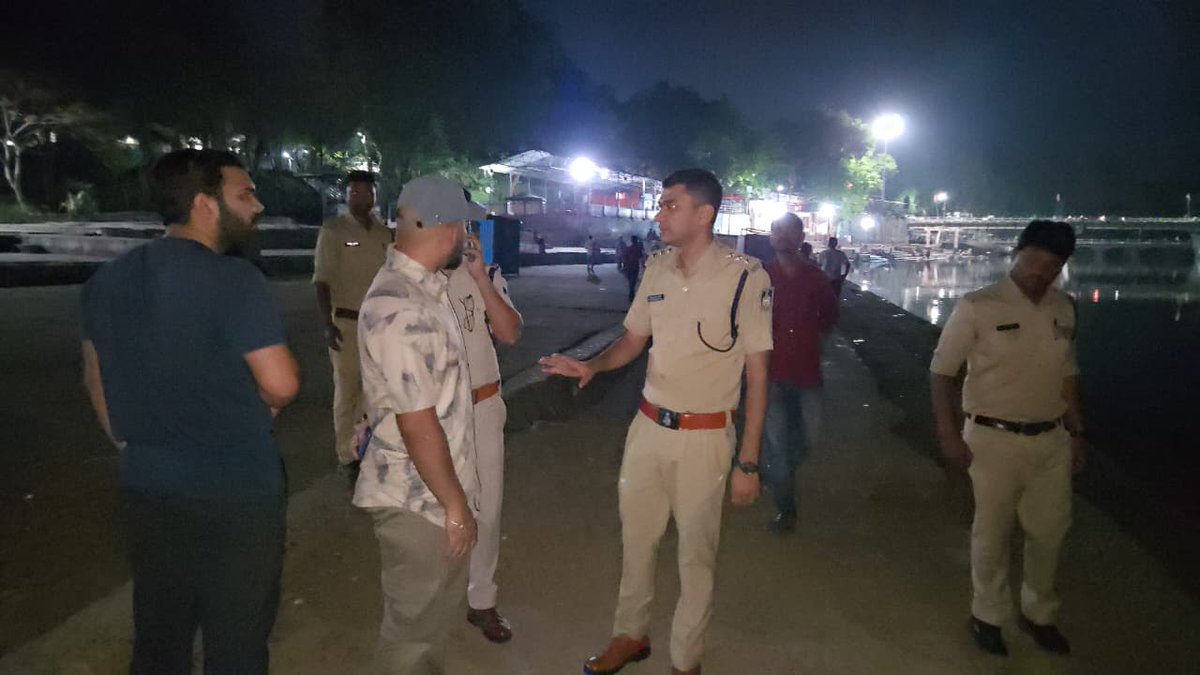 पुलिस अधीक्षक श्री राजेश रघुवंशी के निर्देशन में मंडला पुलिस द्वारा जिले में अपराध नियंत्रण, संदिग्ध गतिविधियों की रोकथाम एवं आमजन की सुरक्षा सुनिश्चित करने के उद्देश्य से विशेष सुरक्षा एवं निगरानी अभियान लगातार संचालित किया जा रहा है।

RM-facebook.com/share/p/1EUFEK…