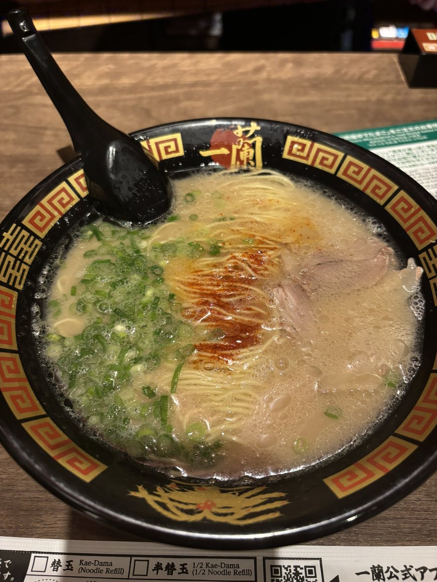 juunn1186's tweet photo. 昨日、嫁と一蘭に行った。
マジで美味しい！嫁はお手紙を添えてた笑 https://t.co/iQC3EfDyuO