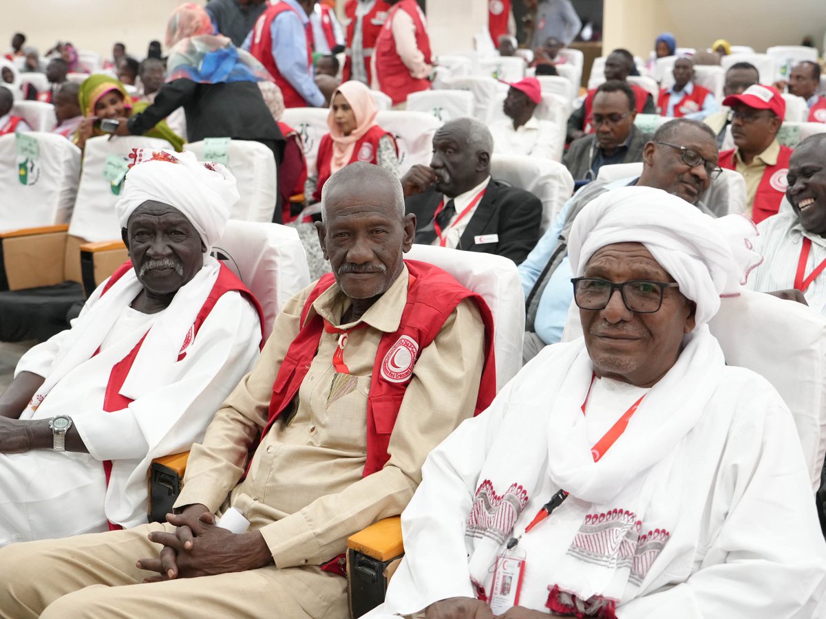 ICRC_Sudan's tweet photo. In #Sudan, we joined @SRCS_SD to celebrate #8May in under the emblems "United in Humanity."
Majd Farhat, ICRC Sub-delegation Head, Kassala: "We remember volunteers & staff who gave their lives serving others. They are living examples of how humanitarians make a difference." https://t.co/hhO09KFr4N