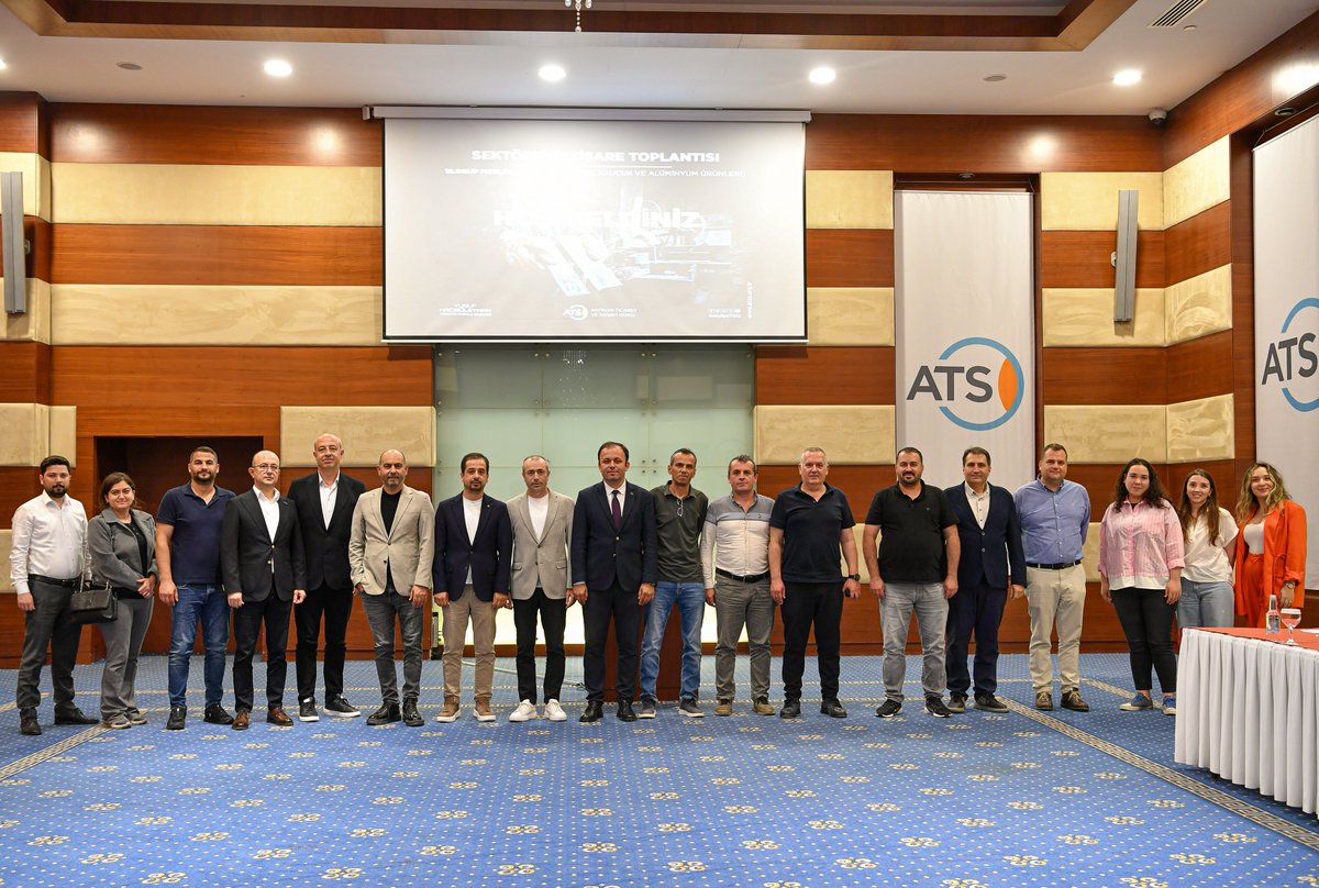 AntalyaTSO's tweet photo. Yönetim Kurulu Üyemiz Behçet Ülker, 18. Grup (Plastik, kauçuk ve alüminyum ürünleri) Meslek Komitesi tarafından düzenlenen Sektörel İstişare Toplantısı’na katıldı. PVC ve alüminyum doğrama ile geri dönüşüm sektörlerinde yaşanan sorunların görüşüldüğü toplantıda, 18. Grup Meclis Üyelerimiz Tolga Yalçın ve Nejat Kadıgil, Komite Başkanı Volkan Murat Dönmez, Komite Başkan Yardımcısı Aydın Bülbül, Komite Üyesi Fuat Durak ve sektör temsilcileri yer aldı.

Toplantıda, finansmana erişimde yaşanan zorluklar, artan enerji ve hammadde maliyetleri, nitelikli eleman eksikliği, döviz kuru dalgalanmaları ve düşük kaliteli ithal ürünlerin oluşturduğu haksız rekabetin sektör üzerindeki etkileri değerlendirildi. Ayrıca geri dönüşüm sektöründe atık toplama ve ayrıştırma altyapısının geliştirilmesi ile yeşil dönüşüm sürecine uyum sürecinde destek mekanizmalarının önemine dikkat çekildi. Toplantıda, sektörlerin sürdürülebilir ve rekabetçi bir yapıya kavuşması adına kurumlar arası iş birliğinin artırılmasının önem taşıdığı vurgulandı.

@YHacisuleyman07 @bogachangoksu @HakanPakal @MuratTOTOS @haticeozresmi @huseyinsari_sar @KAPALIYOL @AhmetKasapoglu8 @aozgurkaragoz @behcetulker @aslisahintekin @TOBBiletisim @RHisarciklioglu