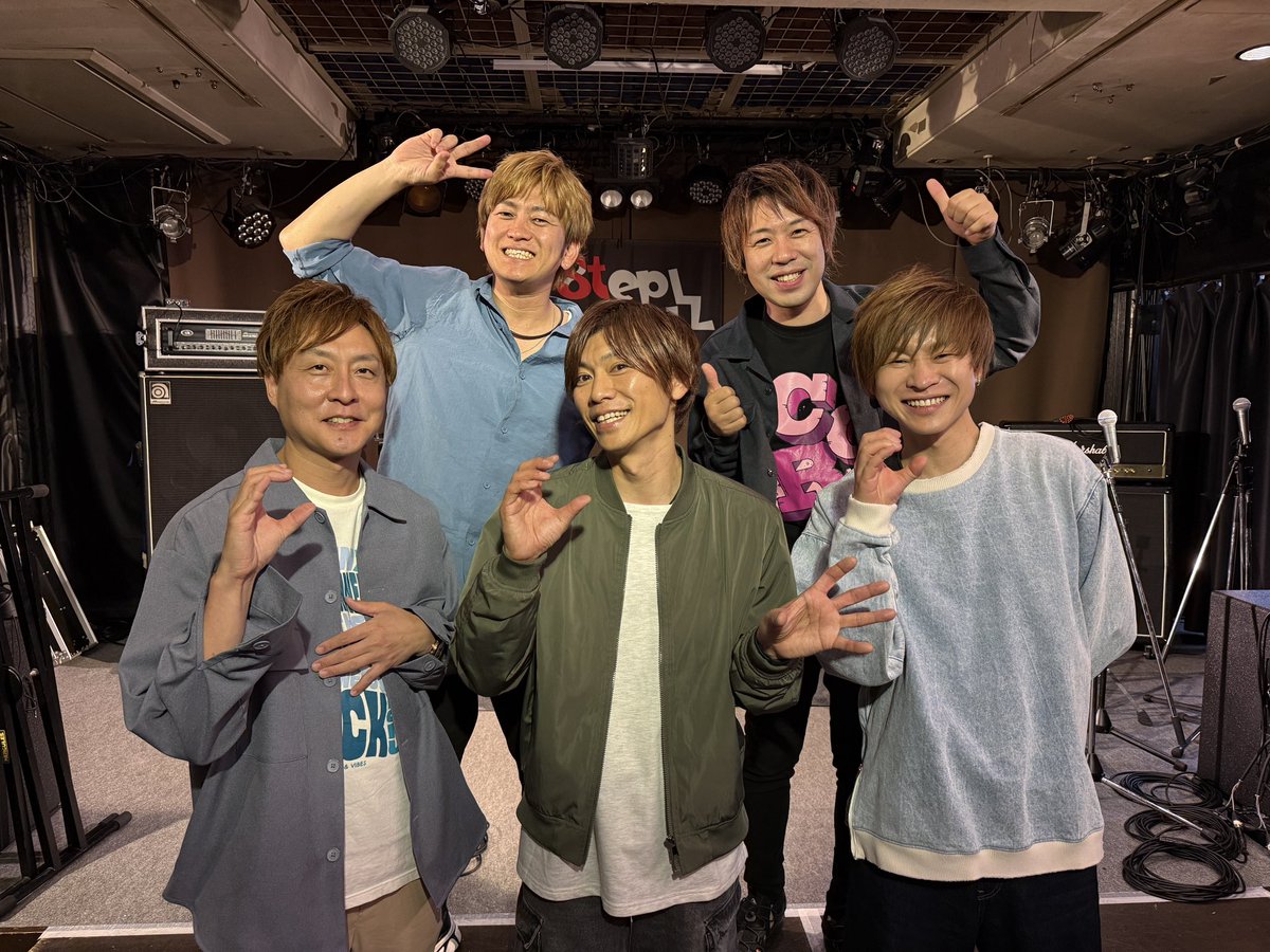 connecolle's tweet photo. コネコレ集会2026 その2
ありがとうございました!!

皆様にいただいたアンケートを元にお話させていただきました!!
そして、LIVEもスペシャルな編成で演奏が繰り広げられました!!
配信アーカイブございますので是非ご覧ください👀
（観覧無料）
https://t.co/ewqus9gvLM

そして、本日の支援photoはこちらからよろしくお願いします!!
https://t.co/ciTde8V6Xf

コネコレロック2025 photo book
集会〜アトコレまで詰め込んだスペシャルな内容!!
ほとんどがSNSに出ていない写真で作成されています!!
受注が本日よりスタート▶️しました!!
配信でもお話ししましたがなるべく明日の午前中までにお申込頂けますと幸いです!!
よろしくお願いいたします。
https://t.co/kRVfgTxRmO