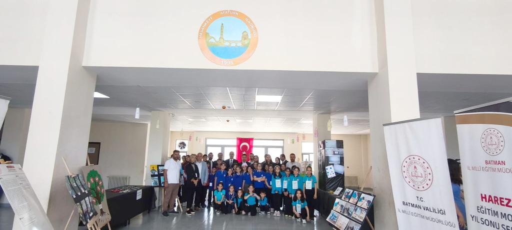 Hasankeyf_MEM's tweet photo. İlçemizde yürütülen Harezmi Eğitim Modeli kapsamında hazırlanan yıl sonu sergisi Atatürk İlkokulu ev sahipliğinde düzenlendi. Etkinliğe İl Müdür Yardımcımız Hüsamettin AKIN ve İlçe Müdürümüz Murat YAĞMUR  katılım sağladı.
@Hasankeyf_K @BatmanilMEM @mehmetaliimrak @yasarciger https://t.co/0kapkl1B9x