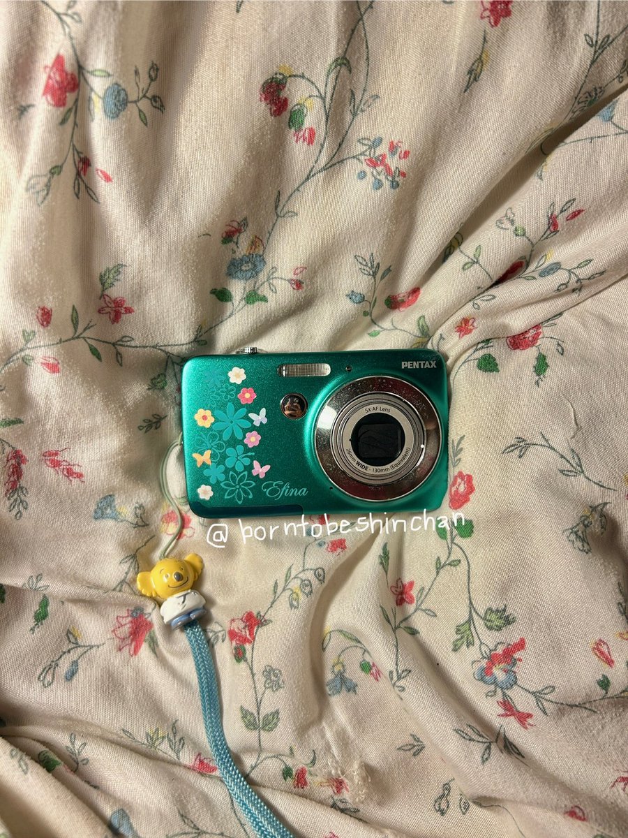 usosofullsun's tweet photo. ส่งต่อ! Pentax Efina เขียวมินิ 
รุ่นหายากกกก นน.เบา พกพาง่าย ซูมได้ แฟลชติด ถ่ายได้ทั้งภาพนิ่งและวิดีโอ จอมีตำหนิจุดๆฝ้าๆนิดหน่อยย / ตรงมุมกล้องแตก ไม่มีผลต่อรูปคับ อุปกรณ์ที่ได้ : กล้อง แบตเตอรี่ สายคล้องกล้อง เมม 1600 รวมส่ง !!! #กล้องดิจิตอลมือสอง #กล้องดิจิตอล https://t.co/U0k0nltl0m