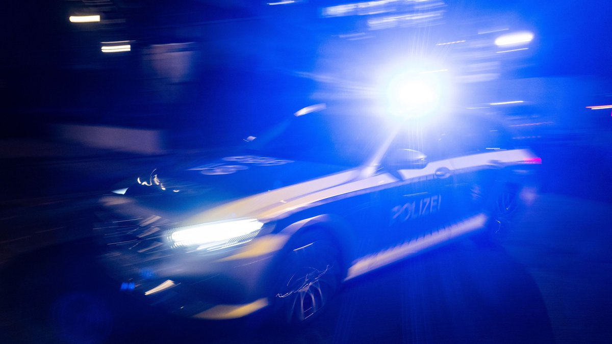 volksstimme_md's tweet photo. Jugendliche randalieren in Magdeburger Straßenbahn: Polizei fasst 15- und 18-Jährigen https://t.co/CuxsoHpA0j https://t.co/wsV6qCTqe8