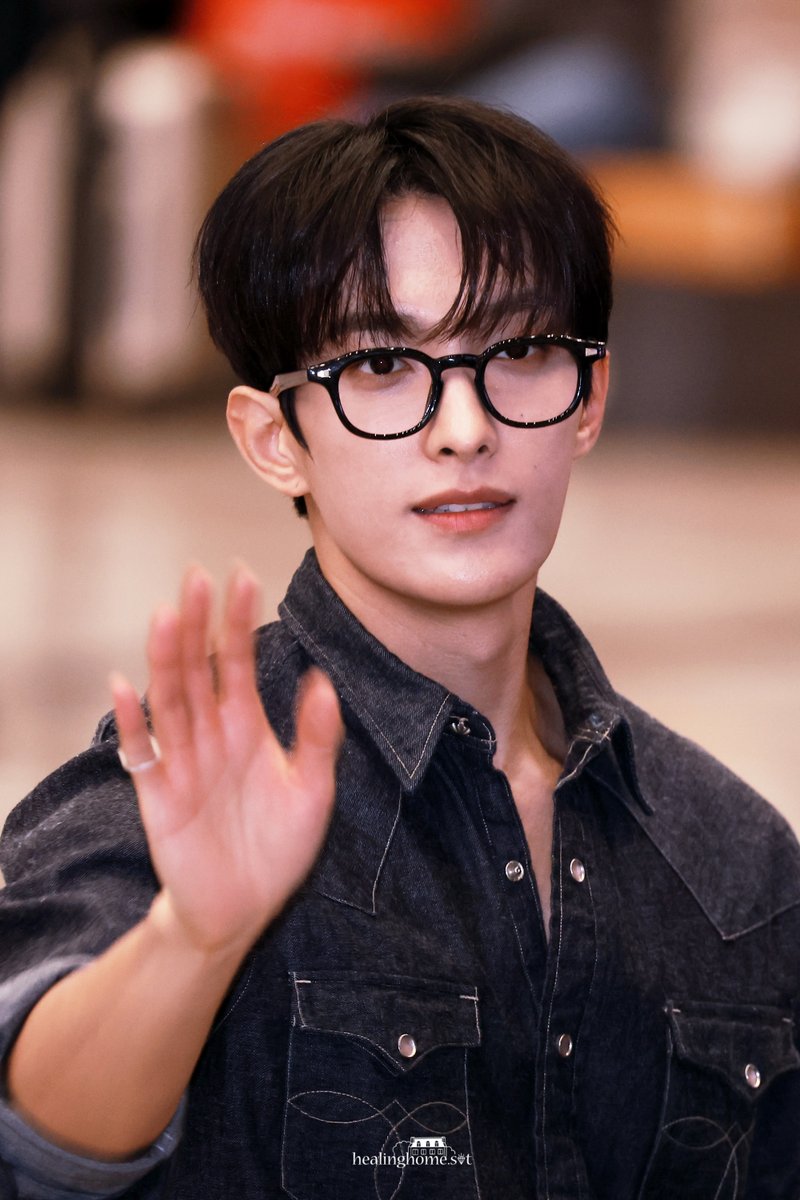 Vv𝐊𝐔𝐊𝐔vV tweet media