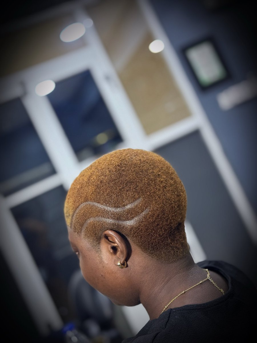 tehm5050's tweet photo. Female lowcut X hair design X hair coloring 😍🔥 I ate 😜🤩 #femalehair #femalebarber #j10barbersplace #abeokutabarber #topzy #apostolos https://t.co/jad1s4F86H